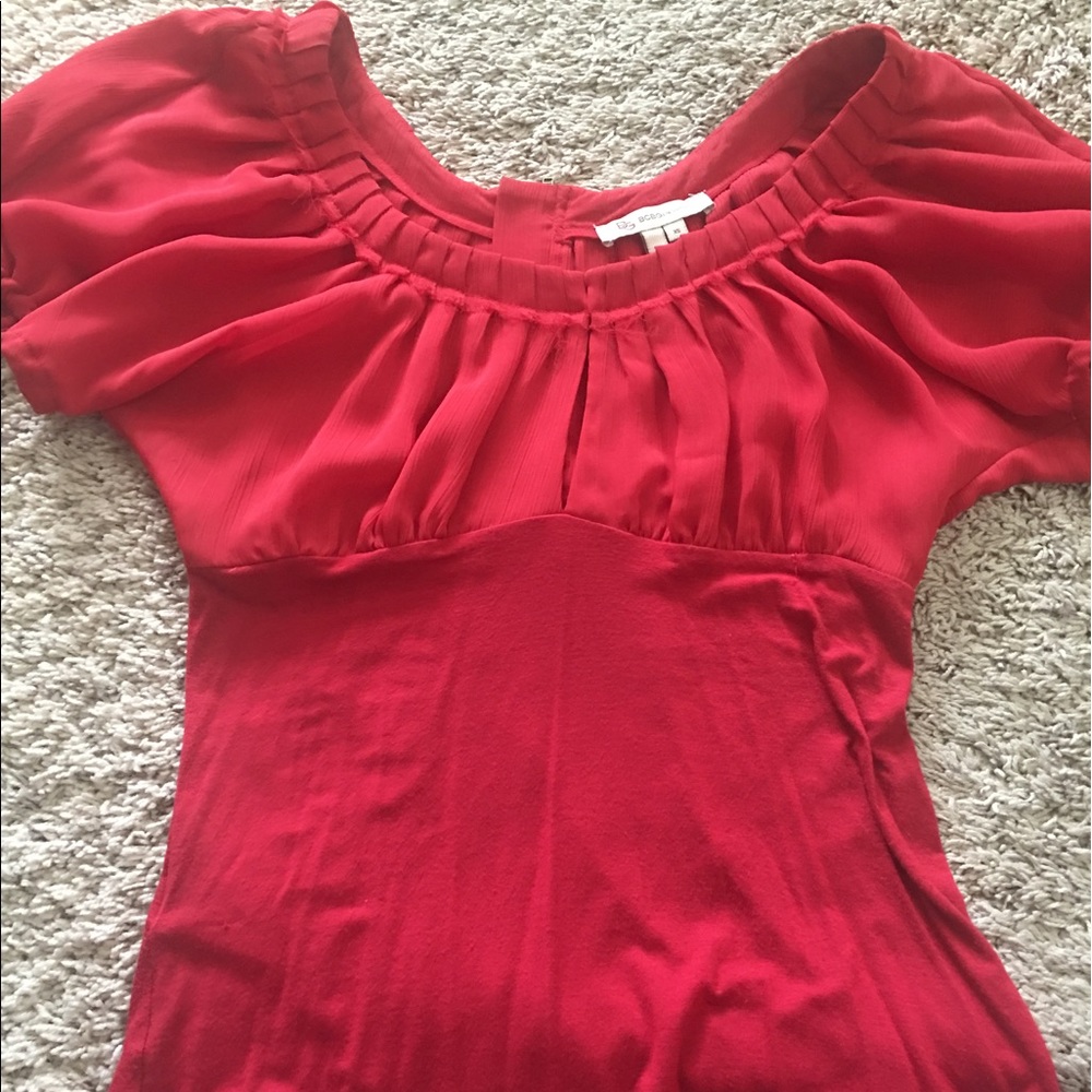 💚 XS Red zippered up top with tight fitted waist